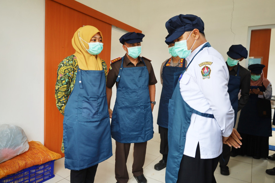 Pj. Bupati Tinjau Dapur Umum Program MBG di Temanggung