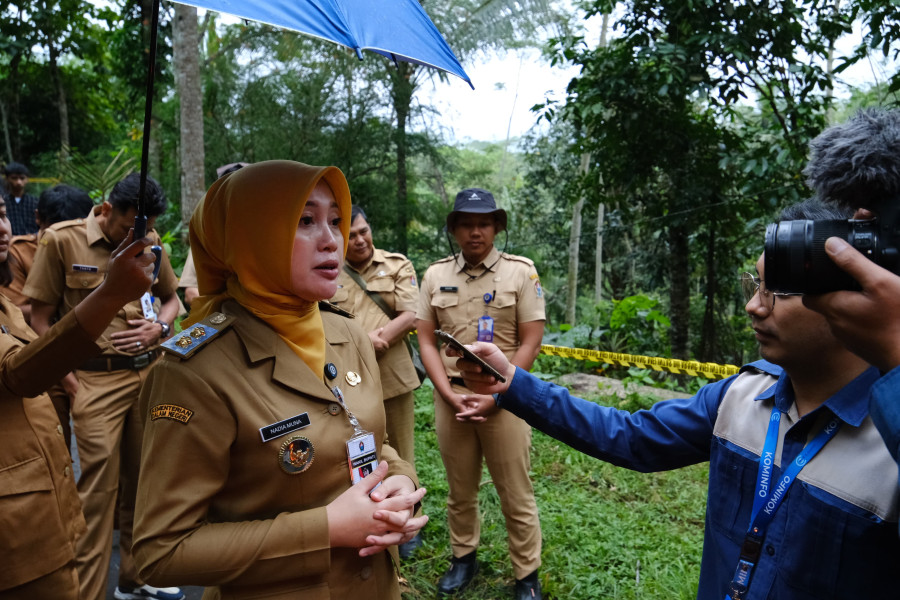 Wabup Nadia Gerak Cepat Tinjau Lokasi Longsor di Kramat, Kranggan