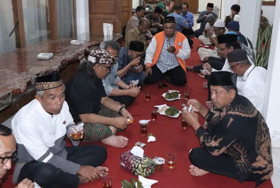 Bahagianya Warga Diajak Buka Bersama Bupati Agus Gondrong