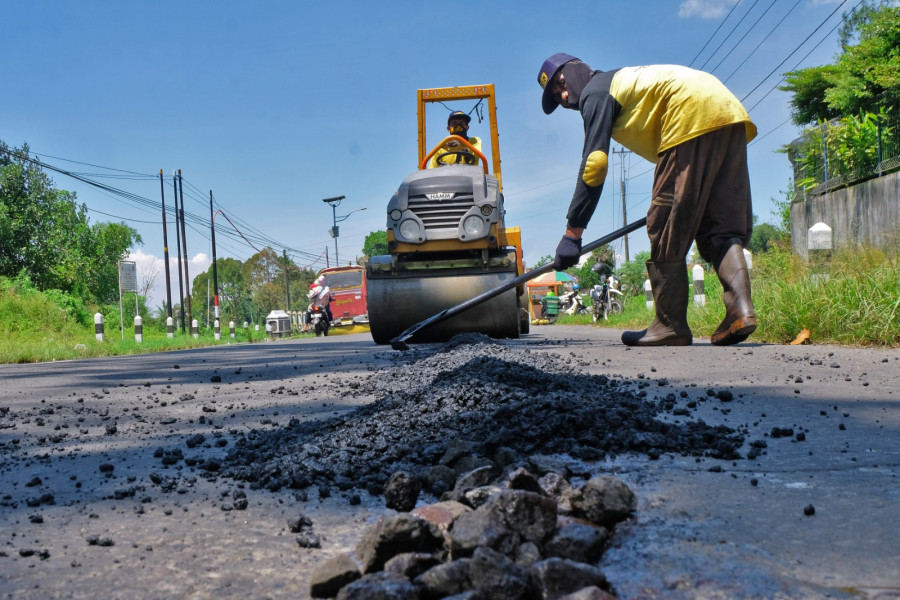 Anggaran Terbatas, Bupati Agus Fokus Tambal Jalan Berlubang Jelang Mudik Lebaran