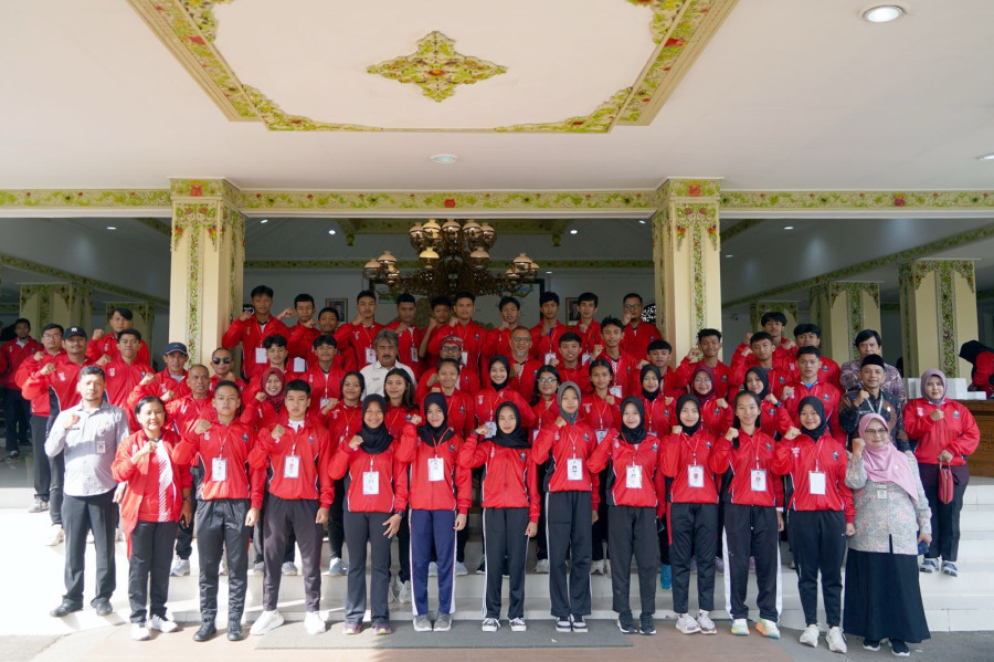 Lepas Atlet POPDA SMA, Agus Gondrong Berharap Pulang Bawa Prestasi