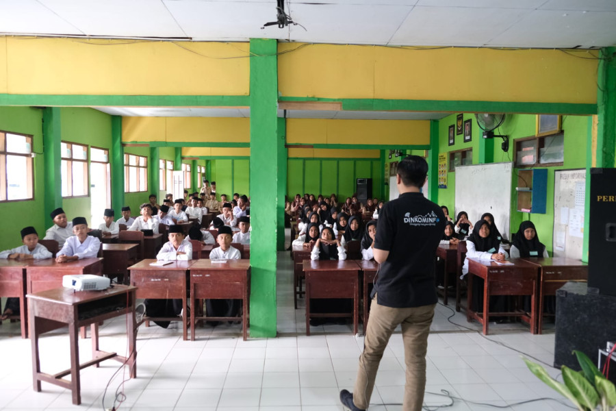 Sosialisasi INCAKAP di MTs Ma'arif Pringsurat, Dinkominfo Bekali Santri Etika Digital
