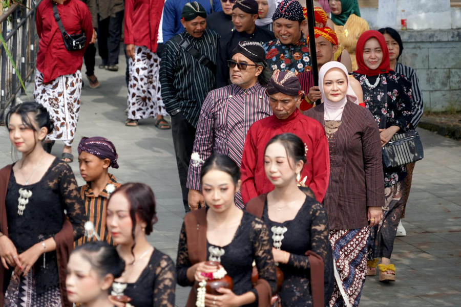 Agus Gondrong Lakukan Kirab Grebeg Suran Sendhang Kali Progo, Simbol Pelestarian Mata Air Jumprit