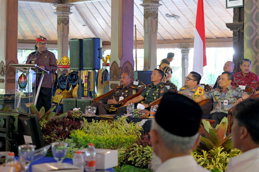 Agus Gondrong Wadul Gubernur Soal SMA Minim dan Tembakau Temanggung