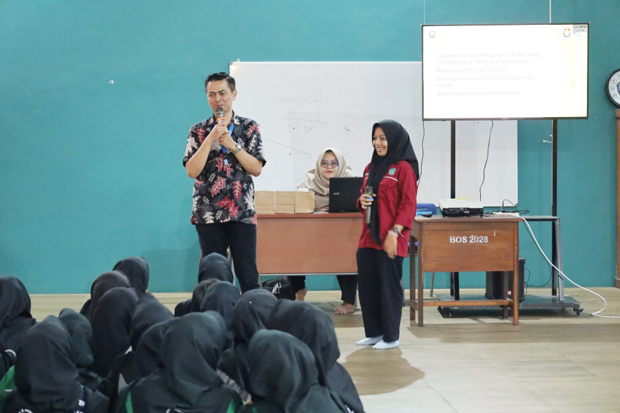 Melalui INCAKAP, Dinkominfo Ajak Siswa SMK Negeri Pringsurat Melek Etika Bermedsos