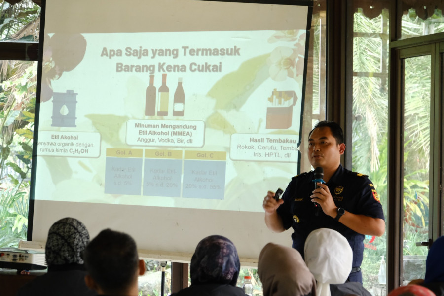 Manfaatkan DBHCHT, Dinkopdag Dorong Pedagang Pasar Legi Parakan Lawan Rokok Ilegal dan Melek Digital