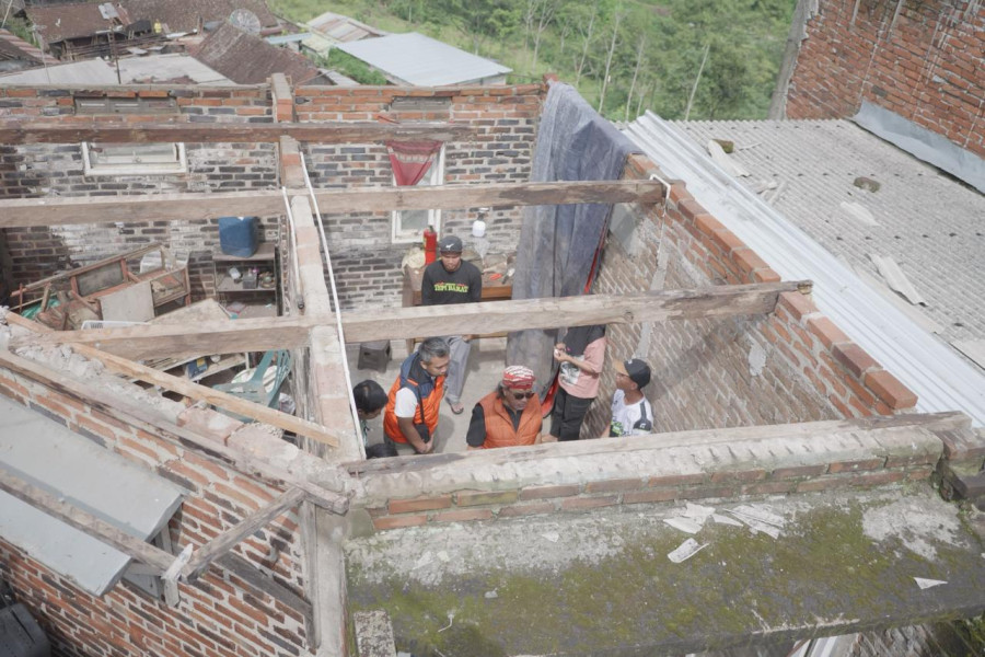 Warga Lereng Sumbing Diterjang Puting Beliung, Agus Gondrong: Jangan Biarkan Warga Kedinginan