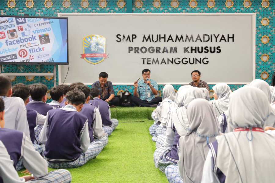 Wujudkan Generasi Cerdas Digital, Dinkominfo Edukasi Siswa SMP Muhammadiyah PK Temanggung