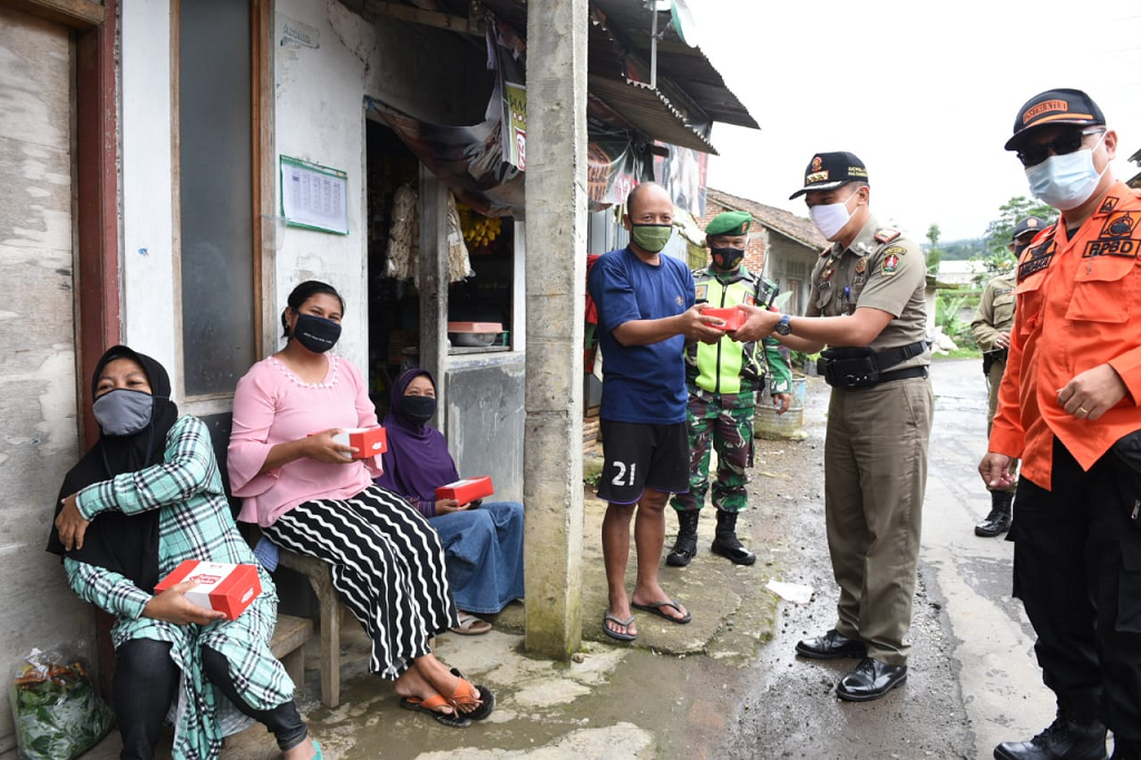 Pemkab Temanggung Beri Bingkisan Bagi Warga yang Patuh di Rumah Saja