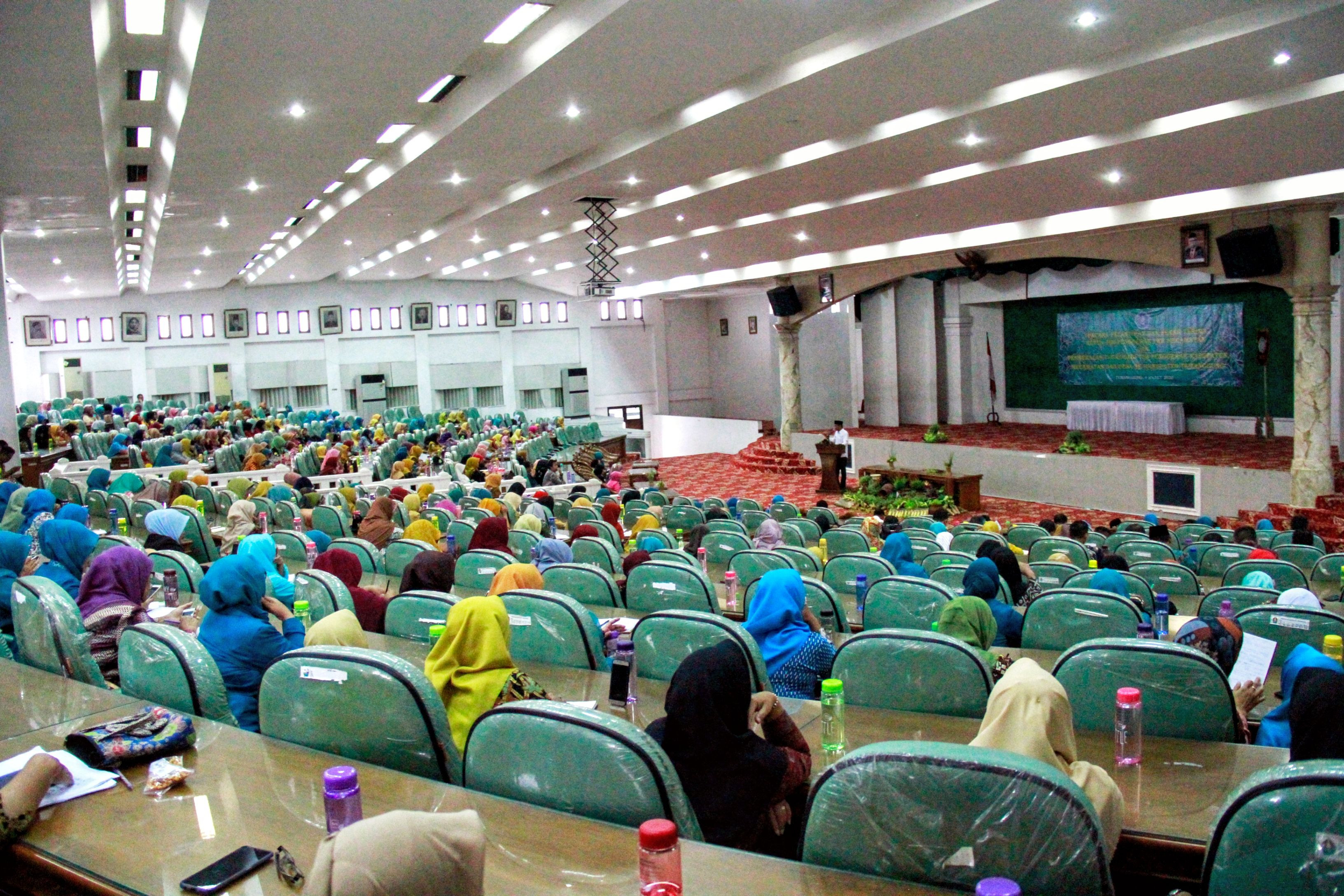 Anggota PKK se Kabupaten Temanggung Memadati Gedung Graha Bumi Phala