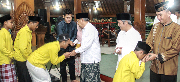 BUPATI TEMANGGUNG AJAK ANAK YATIM BUKA BERSAMA