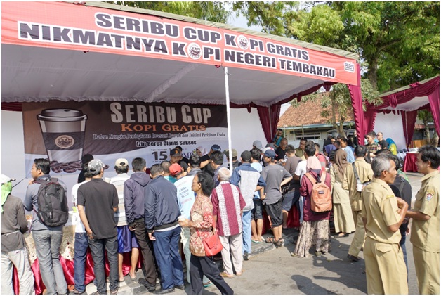 DPMPTSP dan Komunitas Selapanan Gelar Seribu Cup Kopi Gratis