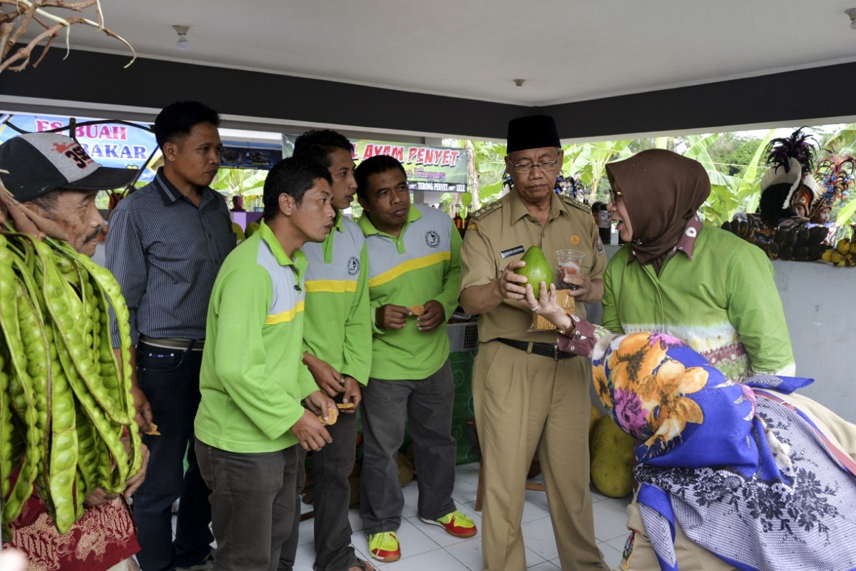 Bupati Resmikan Pasar Buah dan Rest Area Desa Ngipik Kecamatan Pringsurat