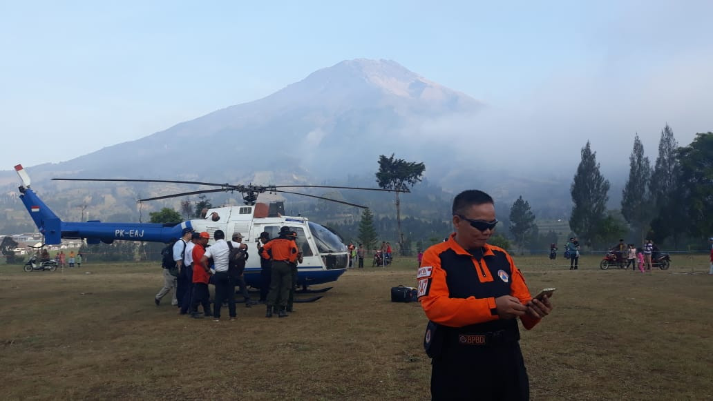 Helikopter Milik BNPB Batal lakukan Pemadaman Api di Sindoro – Sumbing 