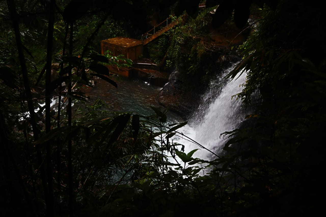 Mengenal Kecantikan Mistis Curug Titang