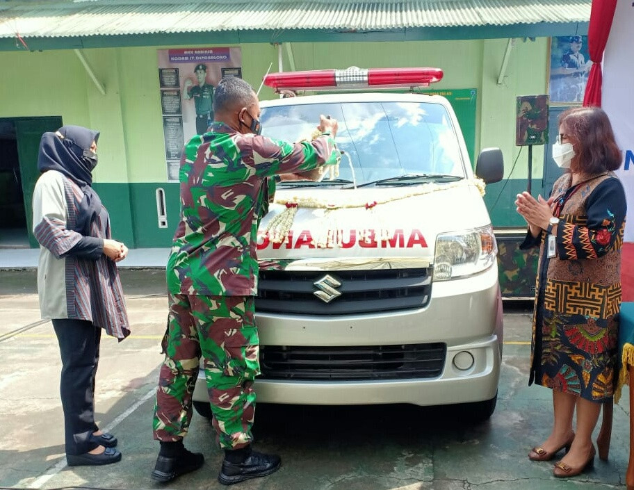 Kodim 0706 Temanggung Terima Mobil Ambulan Dari BRI