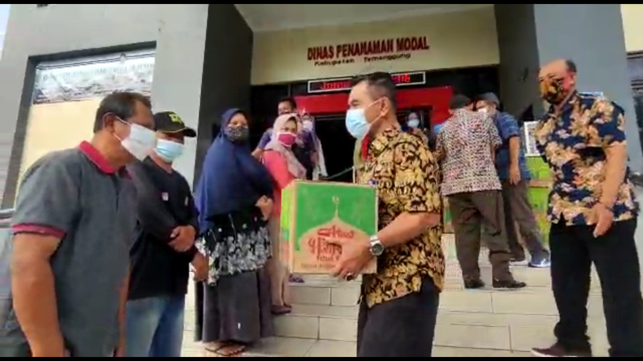 DPM Bagikan Paket Sembako Untuk Kaum Dhuafa 