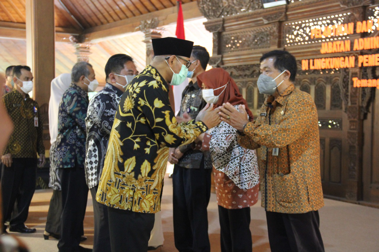 Bupati Lantik 122 Pejabat Administrator dan Pengawas