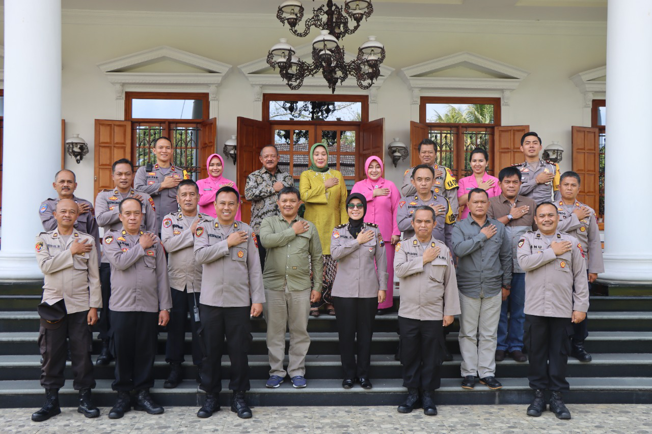 HUT ke-76 Bhayangkara, Polres Temanggung Anjangsana pada Sesepuh Polri  