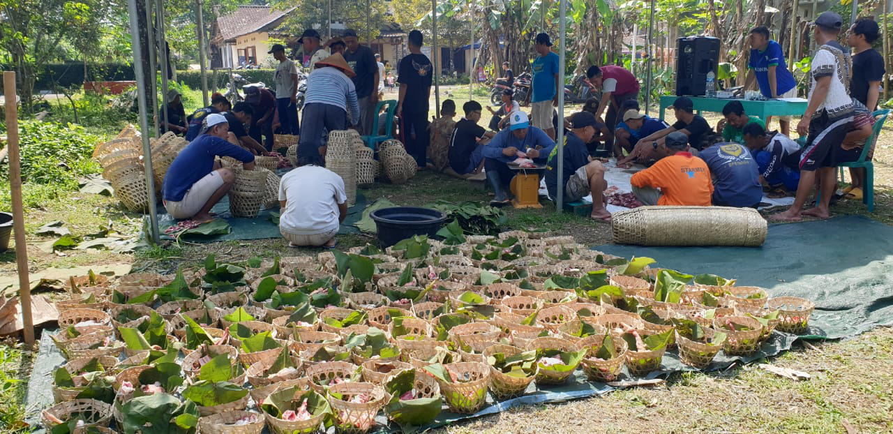 Kurangi Sampah Plastik dengan Keranjang Bambu untuk Wadah Daging Kurban