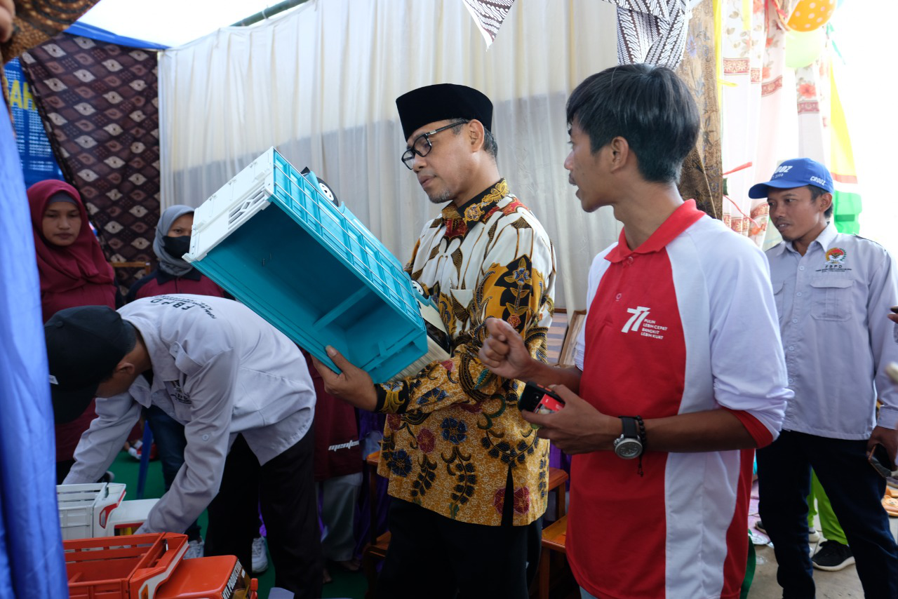 Truk Miniatur Karya Pemuda Desa Mento Diminati Pasar Kalimantan