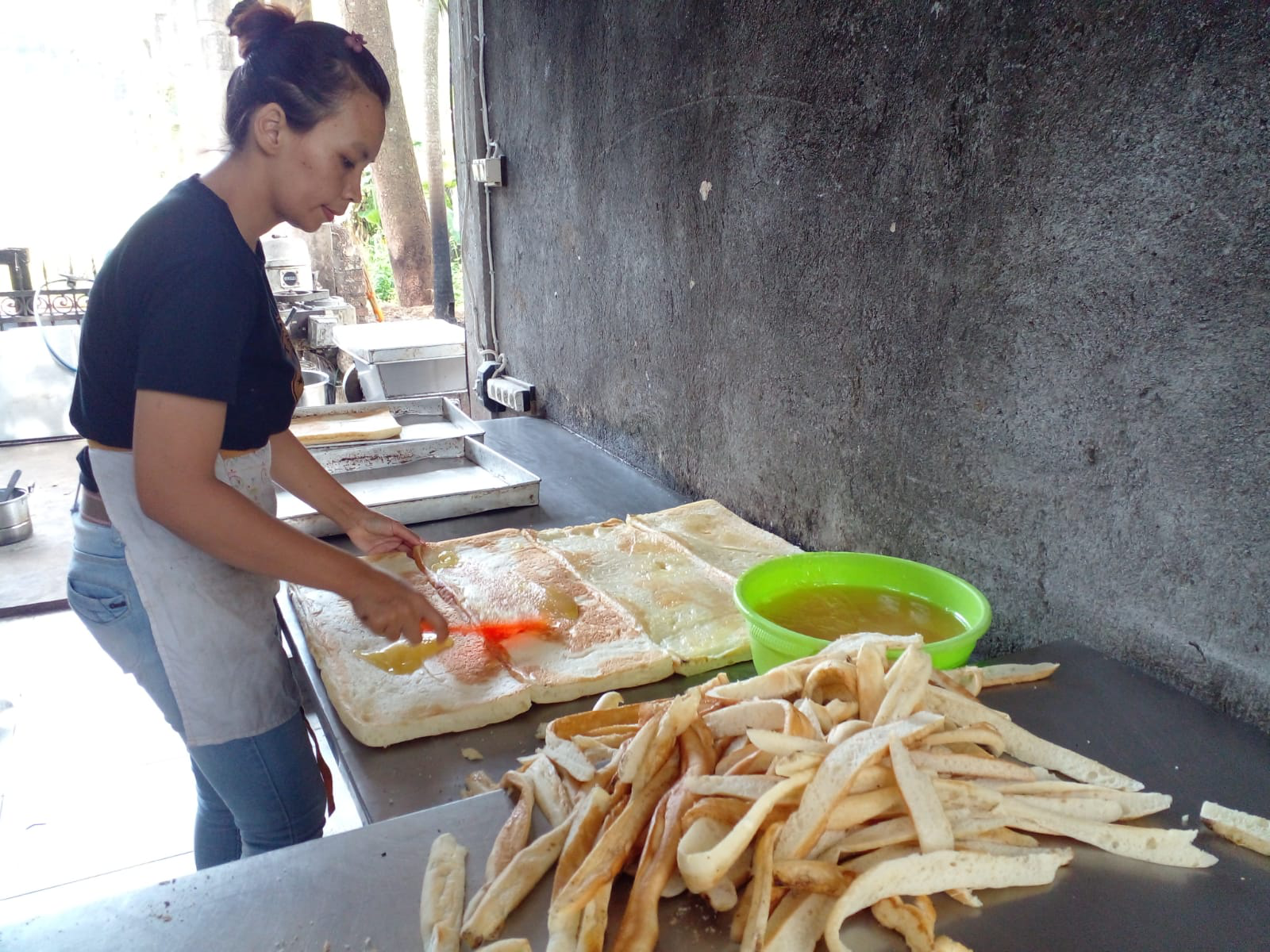 Berbekal Ketrampilan Memasak, Buka Usaha Produksi Roti Rumahan