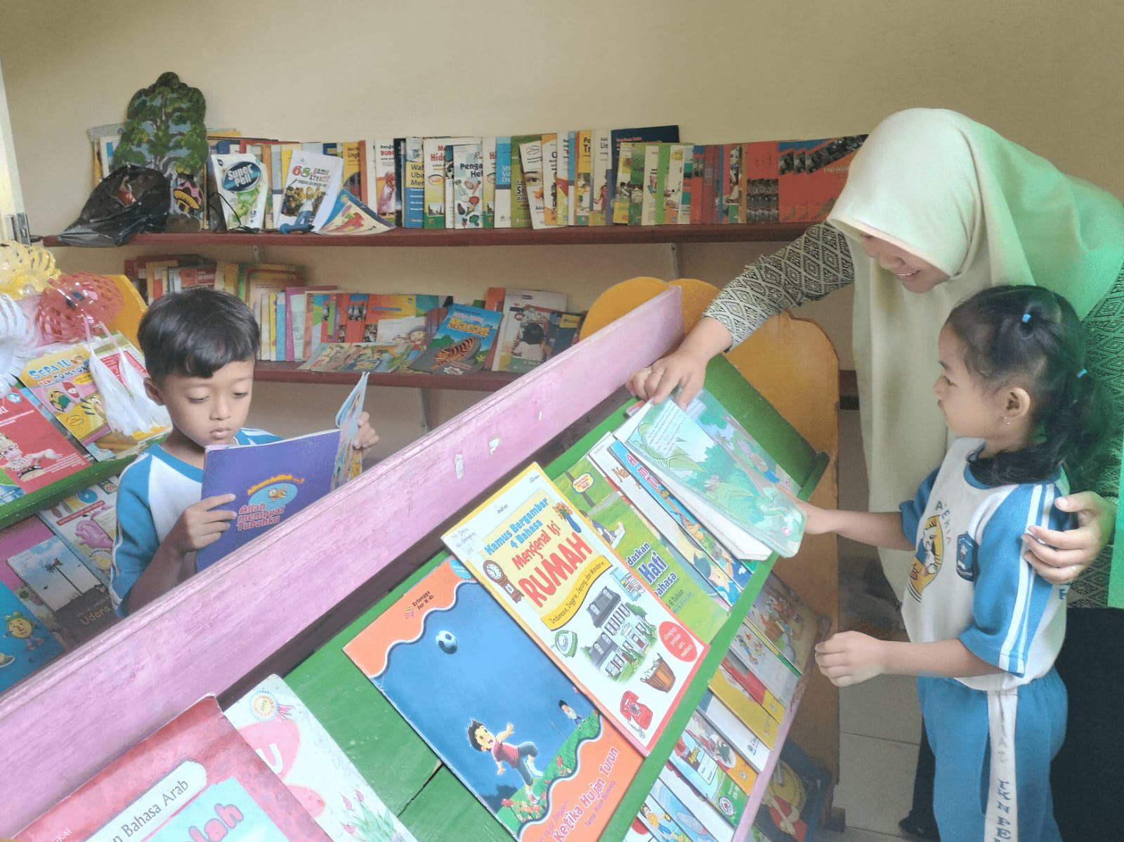 Pentingnya Mengenalkan Literasi Sejak Anak Usia Dini