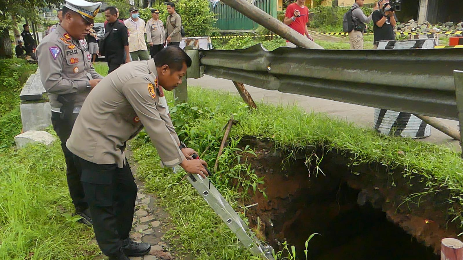 Gorong-gorong Ambles, Polres Temanggung Berlakukan Buka Tutup Jalan