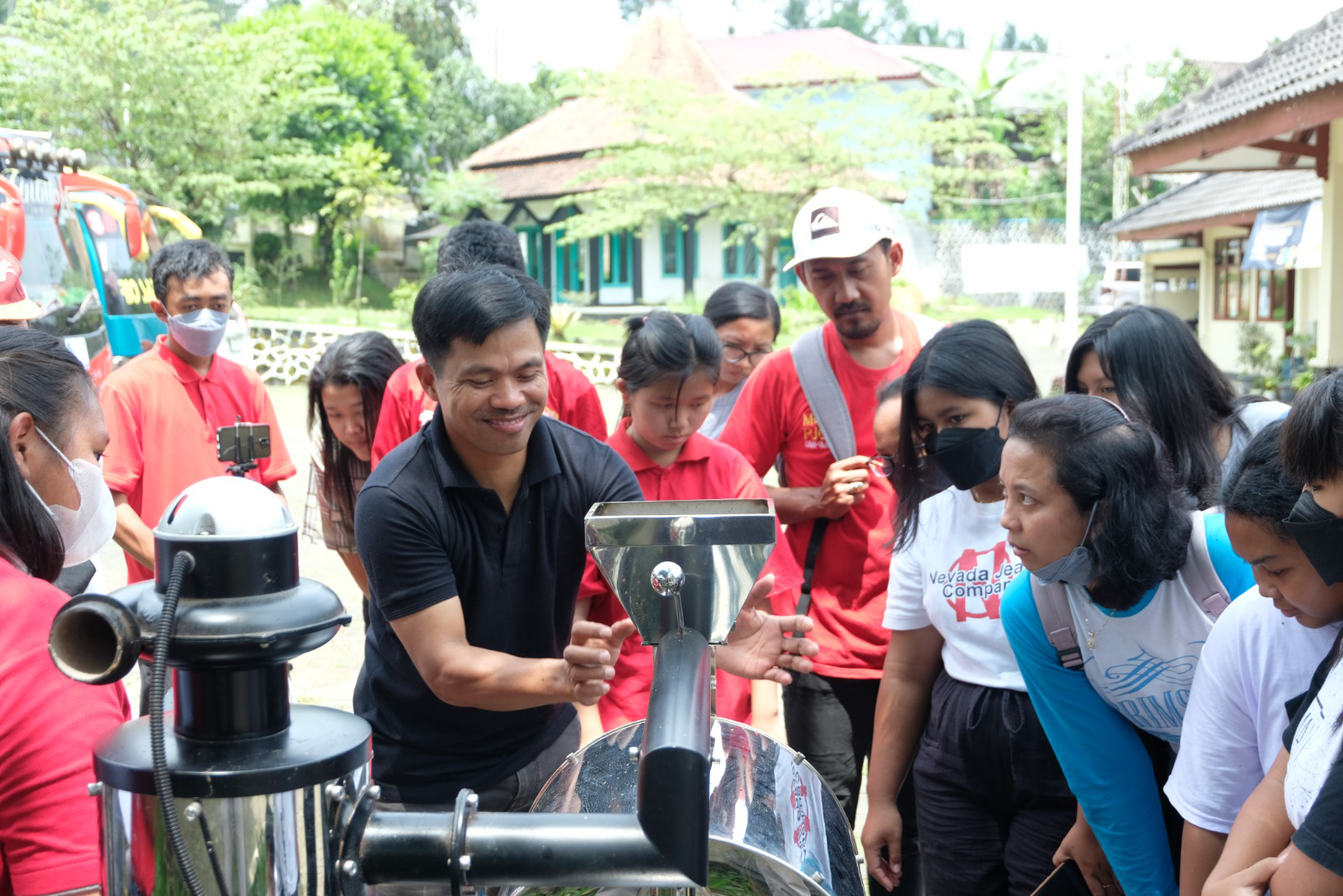 Dalami Ilmu tentang Kopi, Siswa SMP Kanisius Kunjungi Sekolah Kopi Gemawang