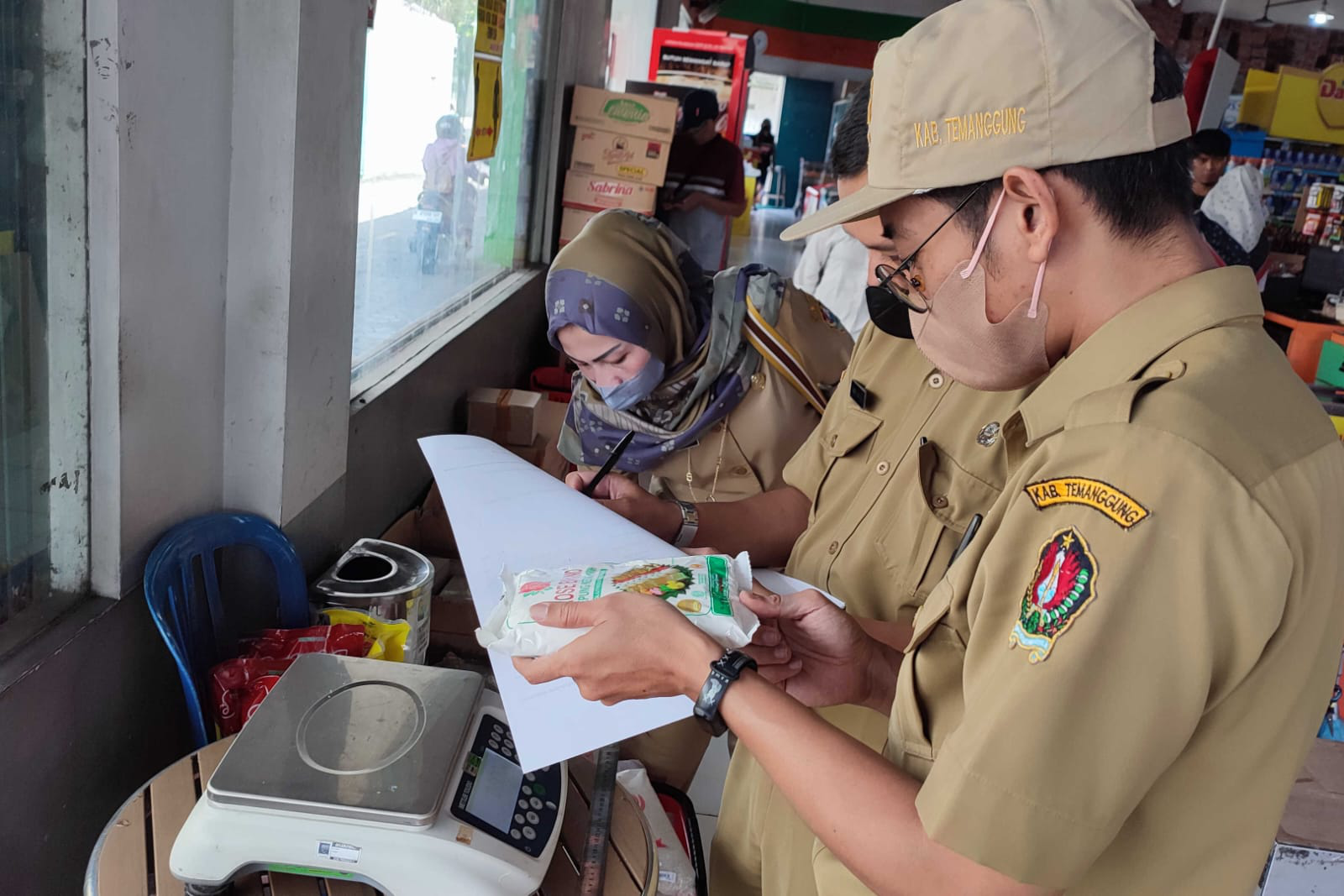 Dinkopdag Pantau Harga dan Ketersediaan Bahan Pokok di Enam Pasar Daerah