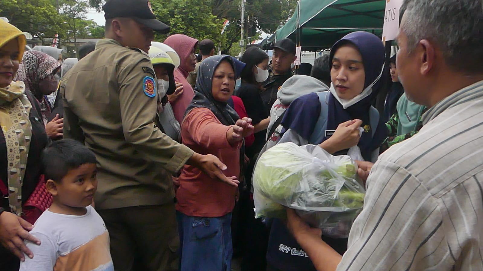 Petani Temanggung Sedekahkan 8.000 Paket Sayuran