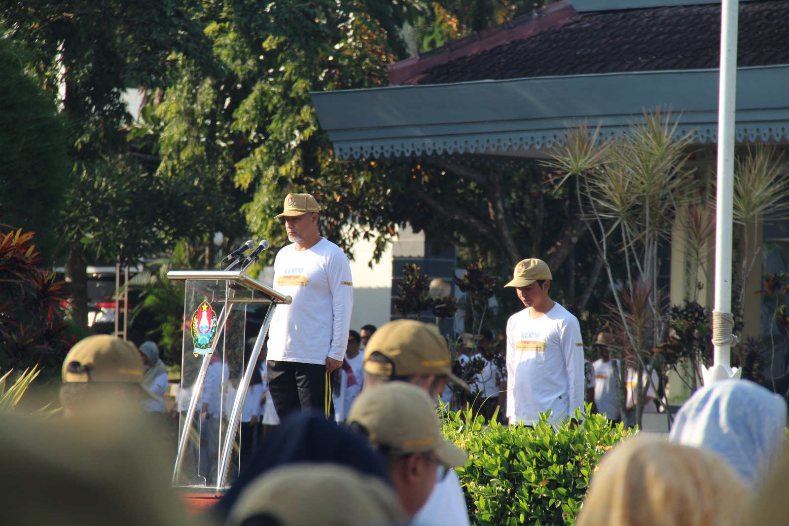 Sekda Pimpin Apel Luar Biasa Pembagian 10 Juta Bendera