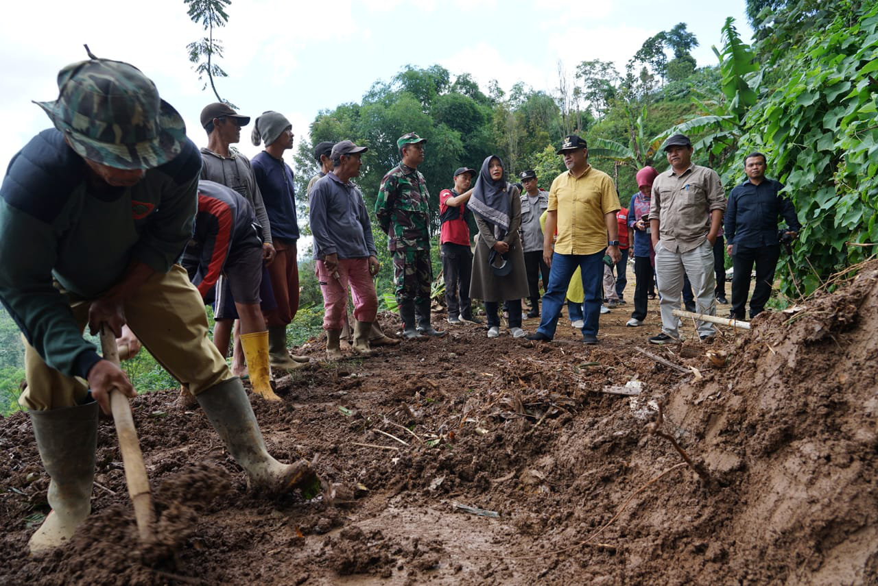 Bupati Tinjau Lokasi Longsor di Kecamatan Tretep