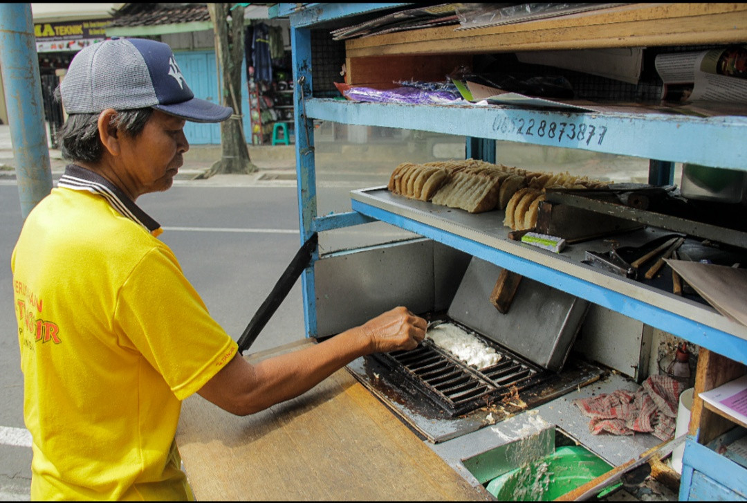 Jajanan Kue Tradisional Gandos Dari Temanggung