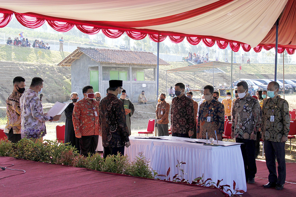 Bupati Lantik Pejabat Struktural dan Fungsional di Kaki Gunung Sindoro