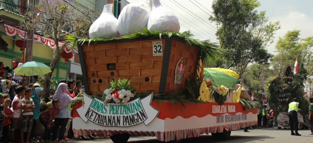 Karnaval Kendaraan Hias Disambut Meriah Warga Temanggung