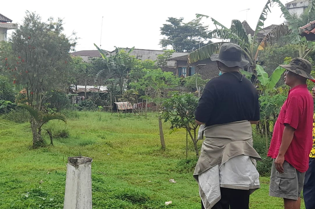 DPRKPLH Bersihkan Taman Si Tuk Bersama Masyarakat