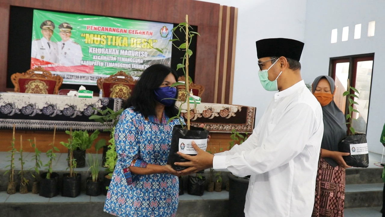 Cegah Banjir, Bupati Ajak Warga Tanam Pohon 