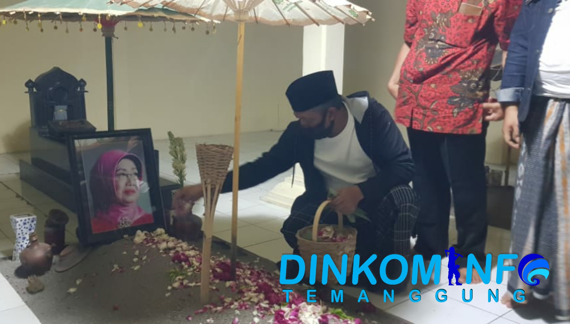 Petani Tembakau Ziarah ke Makam Ibunda Presiden Jokowi