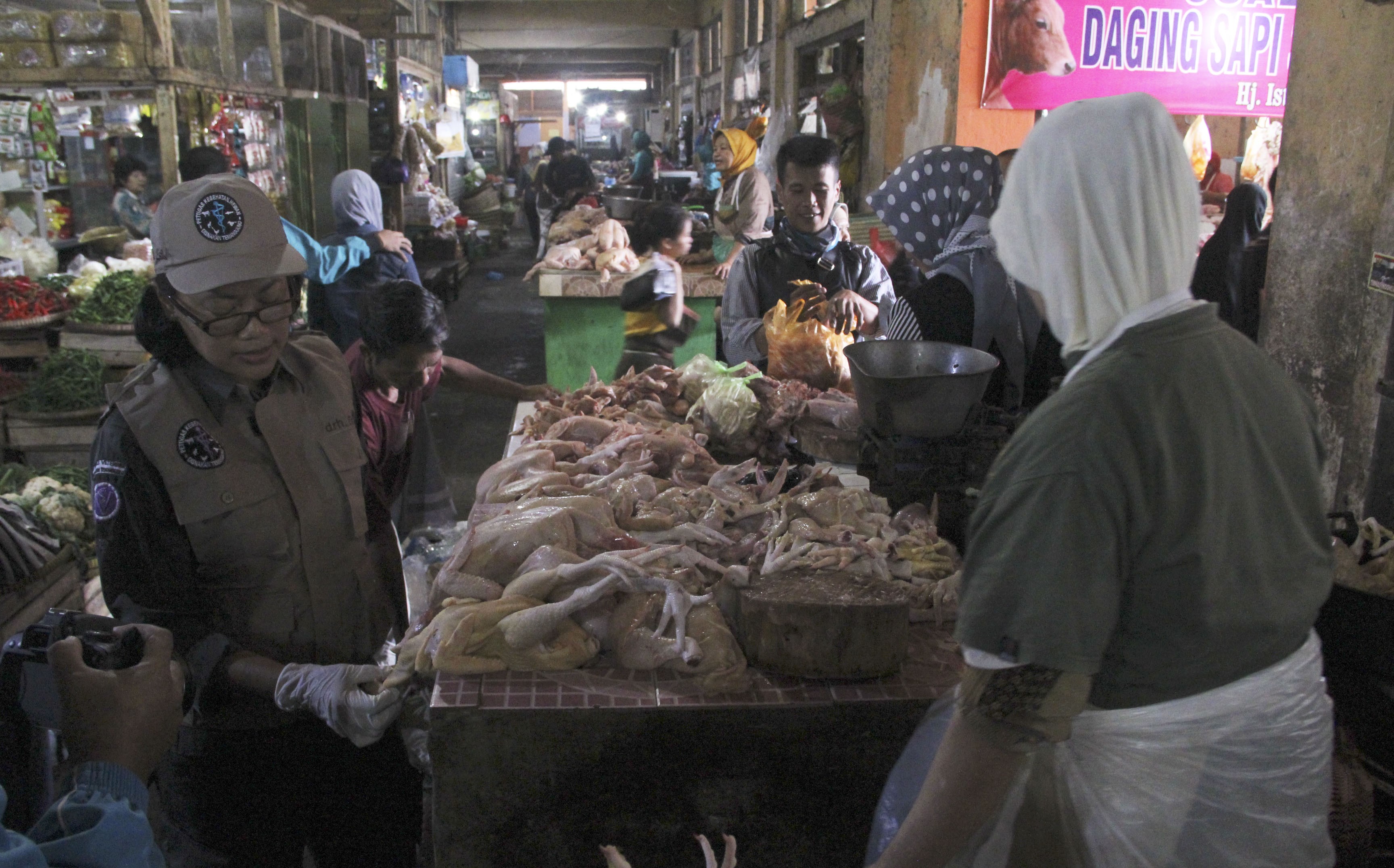 Pastikan Kondisi Daging, Pemkab Temanggung Lakukan Sidak di Pasar Tradisional