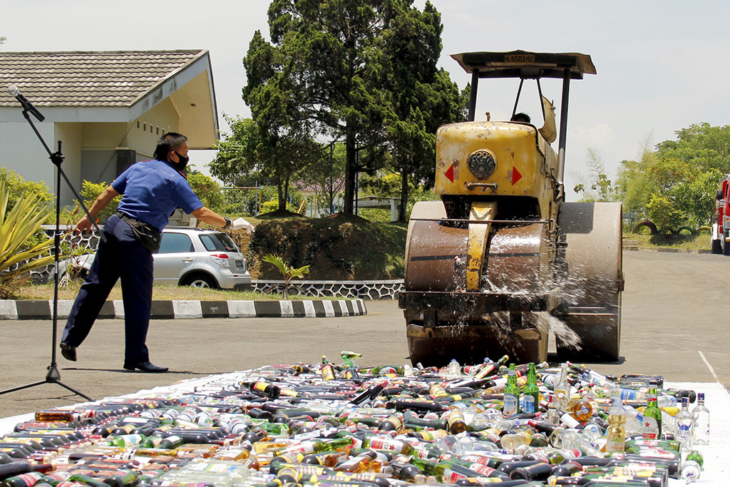 Pemkab Temanggung Musnahkan 1.226 Botol Miras Ilegal