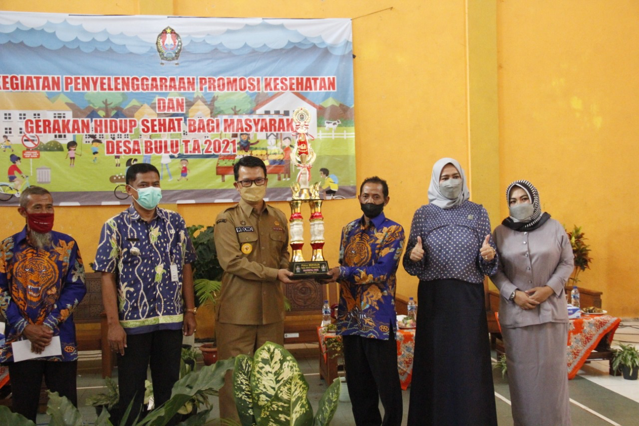 Wabup Serahkan Piala Bergilir Lomba Hatinya PKK Desa Bulu