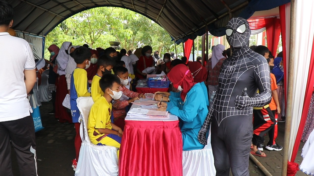 Ribuan Anak Antusias Ikuti Vaksinasi Covid