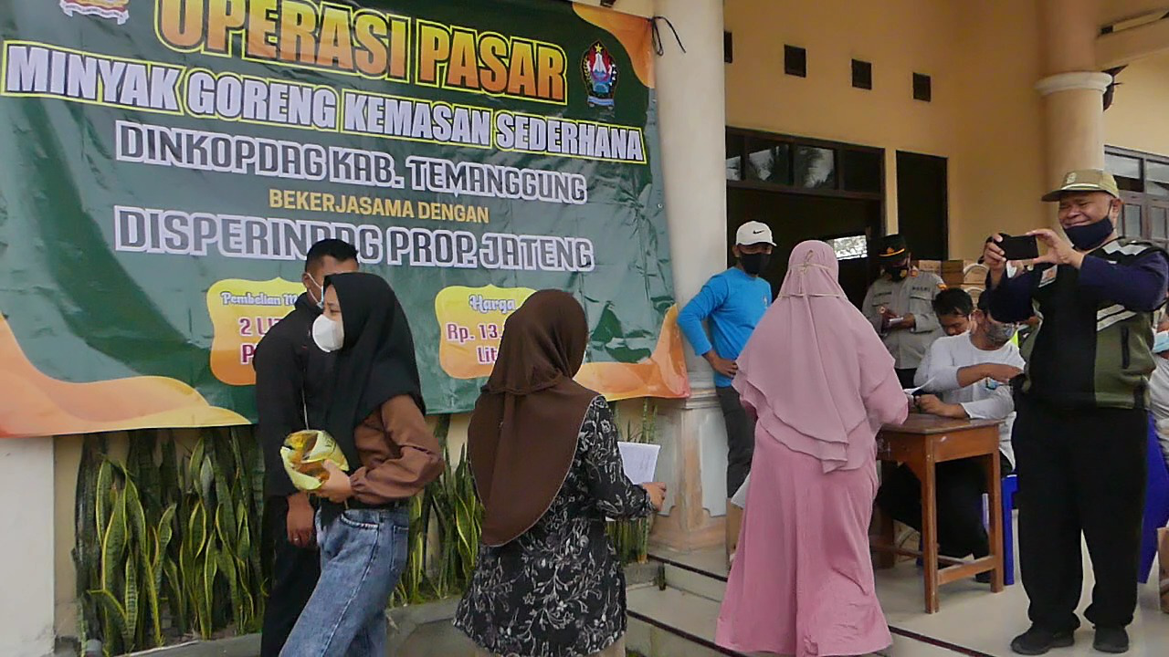 Pemkab Temanggung Gelar Operasi Pasar Atasi Kelangkaan Minyak Goreng