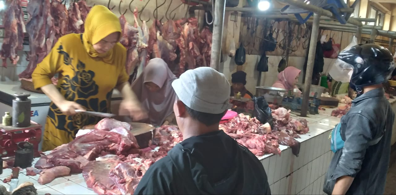 Harga Daging Sapi dan Ayam di Temanggung Stabil