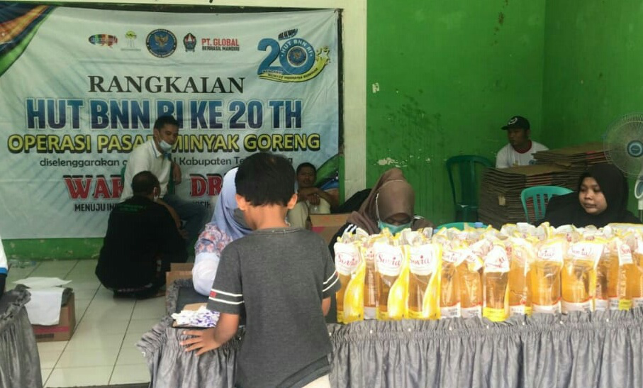 BNNK Temanggung Gelar OP Minyak Goreng di Desa Bersinar