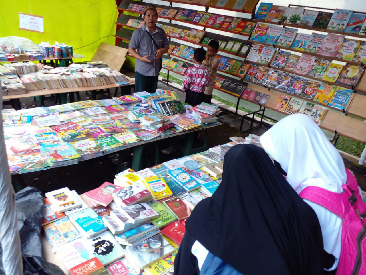 Peringati HUT ke-77 RI, Dinpusip Adakan Bazar Buku Murah