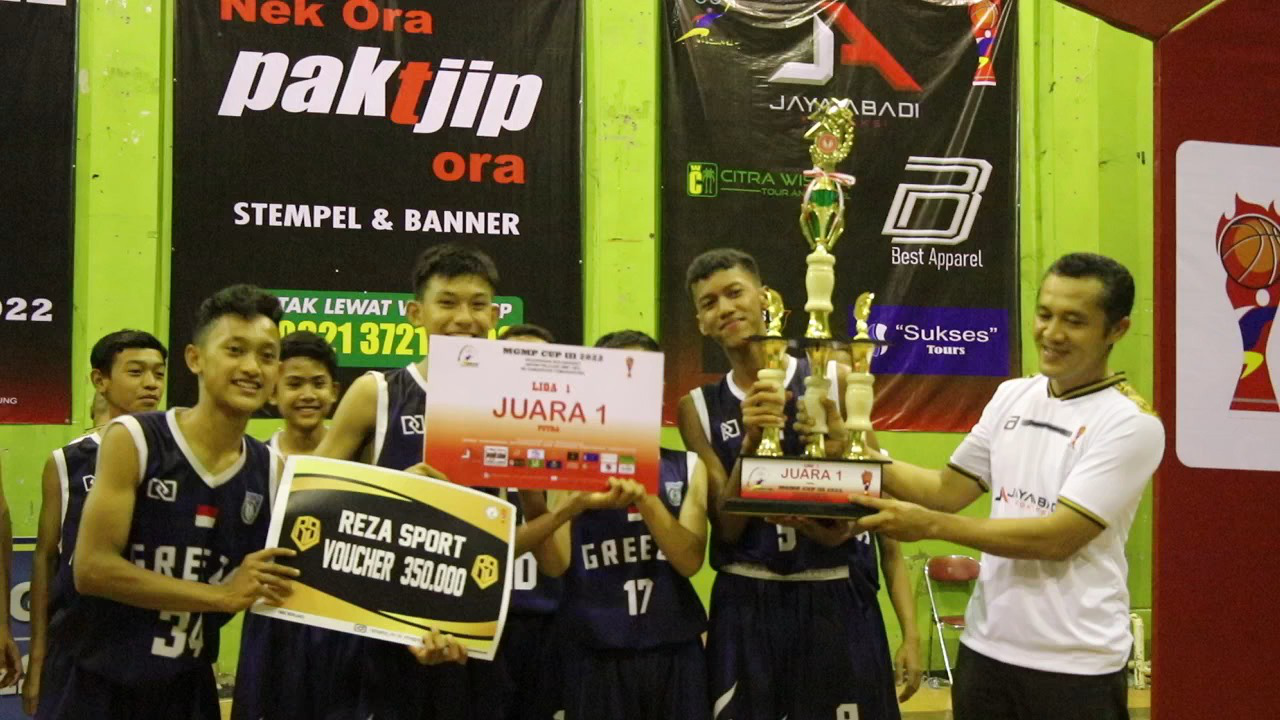 Tim SMP N 1 Temanggung Putra Putri Juara Basket MGMP CUP