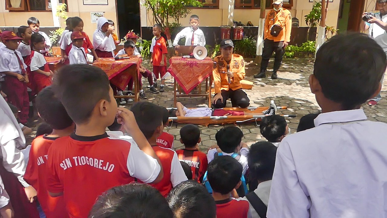 Siswa SDN Tlogorejo Dilatih Simulasi Tanggap Bencana Gempa Bumi