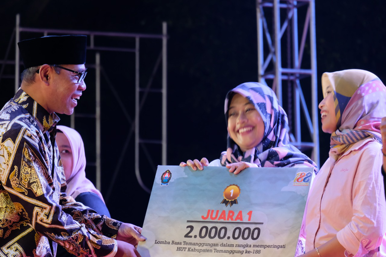 Bupati Hadiri Final Lomba Basa Temanggungan dan Gelar UMKM